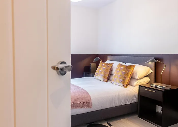 Quiet 2-Bed Home In Birmingham, Ideal For Relaxing